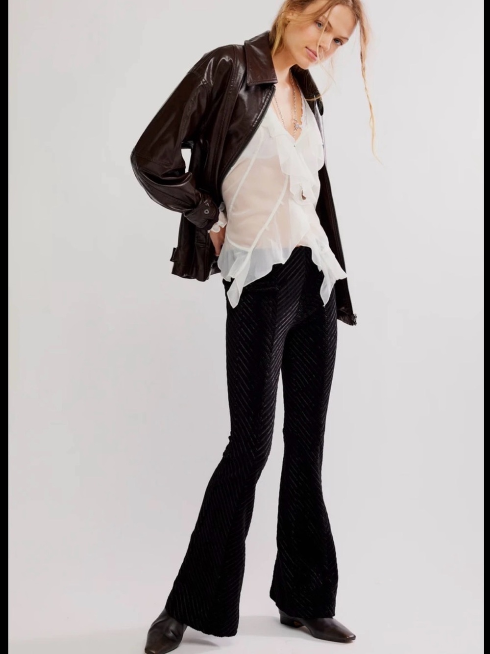 FREE PEOPLE Penny pull-on velvet flared pants in black  size medium